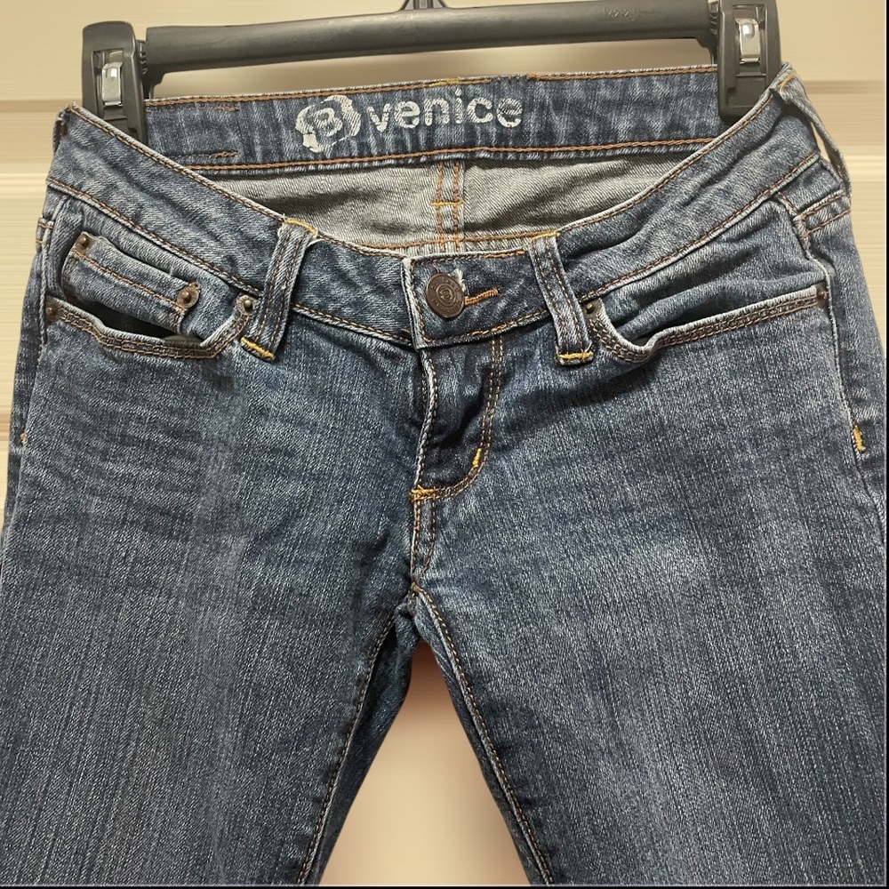 Bullhead Vintage Low Rise Women's Blue Jeans - Picture 3 of 14